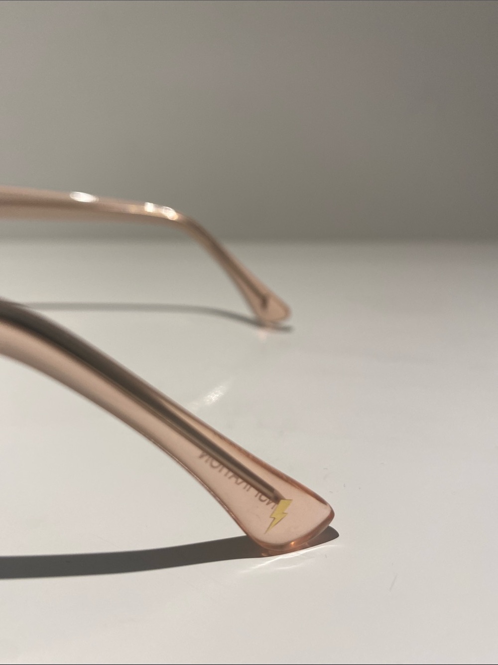 Women’s Health Powered By Diff Eyewear Blue Light Glasses Translucent Peach - Picture 9 of 11